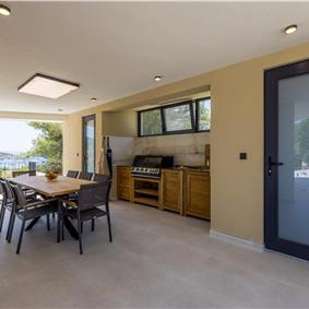 4 bedroom villa with heated pool and sea view in Vinišće, sleeps 8